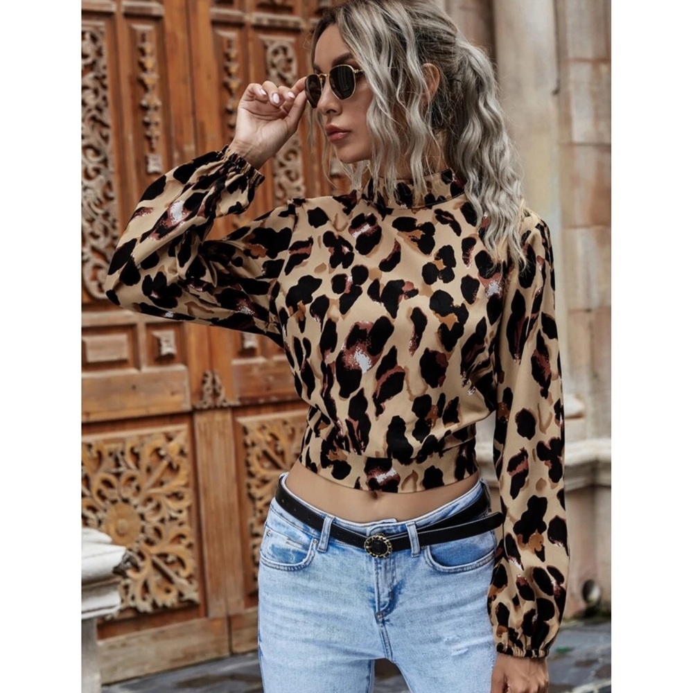 Leopard Print Open-Back Mock Neck Top - Picture 2 of 9